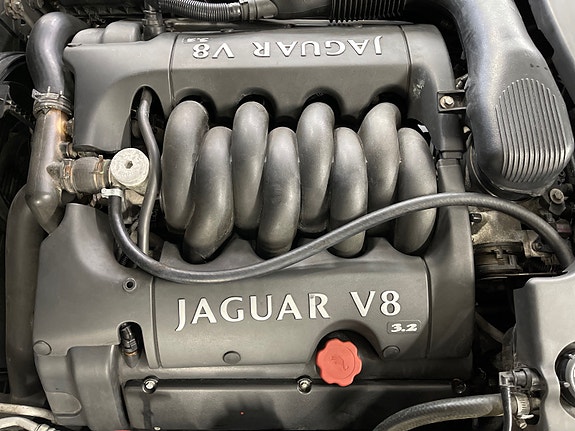 Jaguar XJ 11 of 21