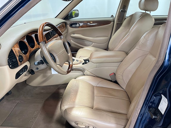 Jaguar XJ 13 of 21