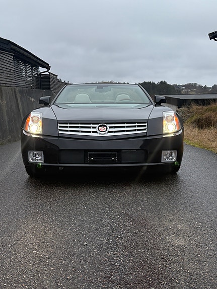 Cadillac XLR 8 of 30