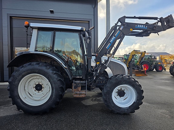 Valtra N92 3 of 30