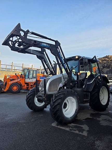 Valtra N92 7 of 30