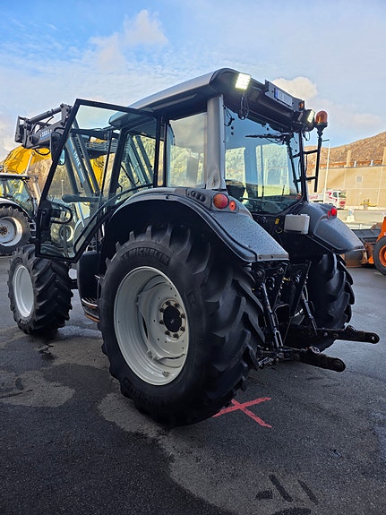 Valtra N92 4 of 30