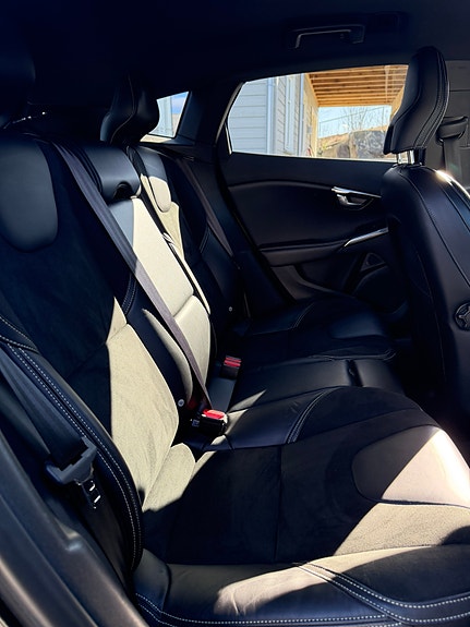 Volvo V40 13 of 13