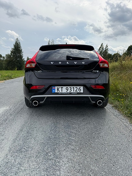 Volvo V40 3 of 13