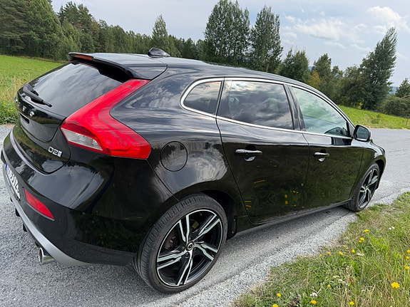 Volvo V40 4 of 13