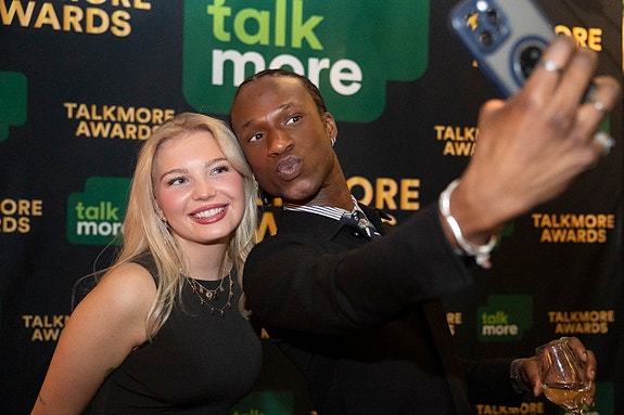 Alltid godt humør hos Fomba og Frida 💕