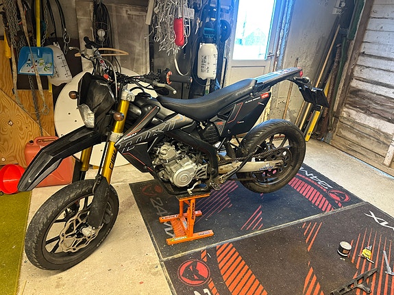 Rieju Marathon 125 Pro SM 2 of 7