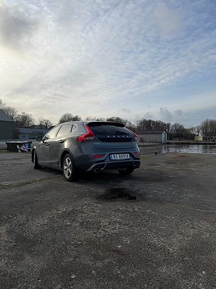 Volvo V40 4 of 5