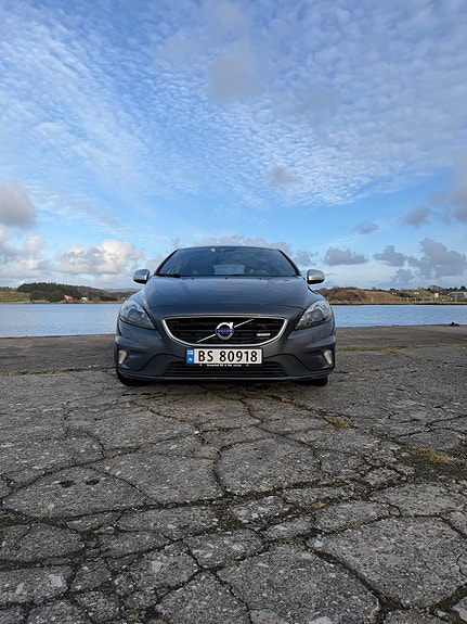 Volvo V40 2 of 5
