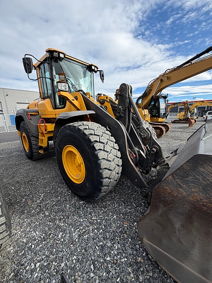 Volvo L110H 2 of 9