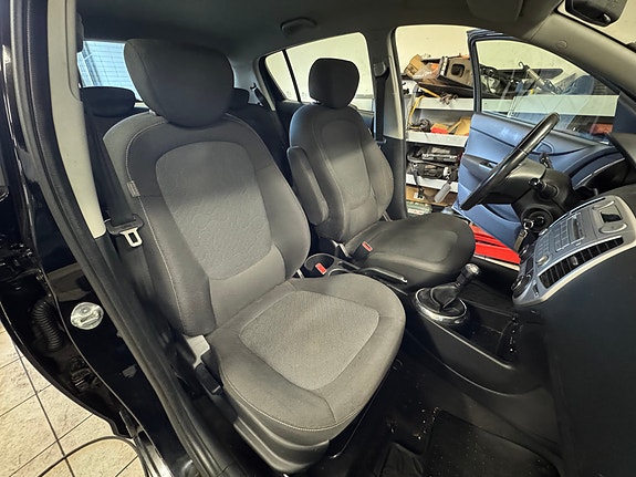 Hyundai i20 10 of 14