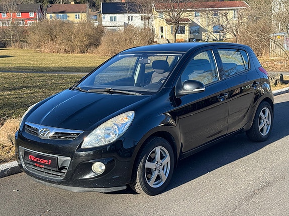 Hyundai i20 2 of 14