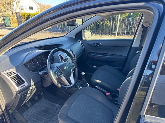 Hyundai i20 8 of 14