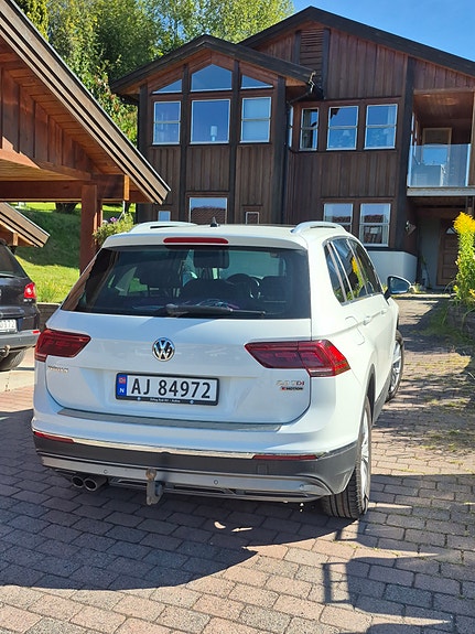 Volkswagen Tiguan 3 of 13