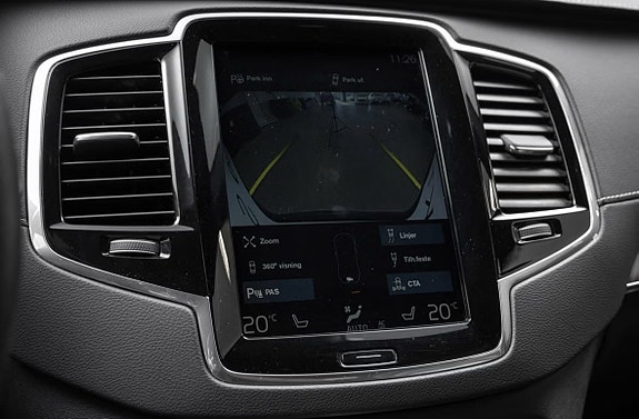 Volvo XC90 8 of 26