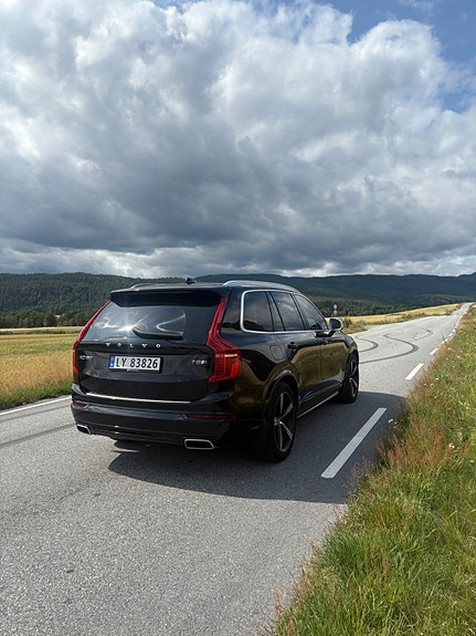Volvo XC90 4 of 26