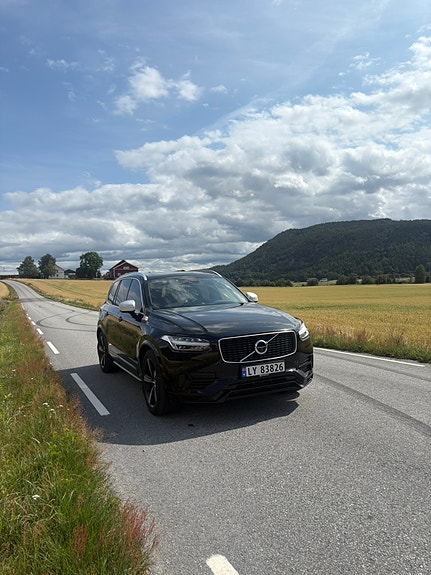 Volvo XC90 2 of 26