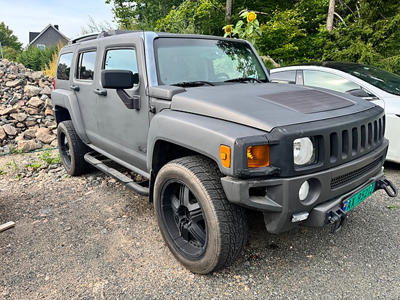 Hummer H3 2 of 9
