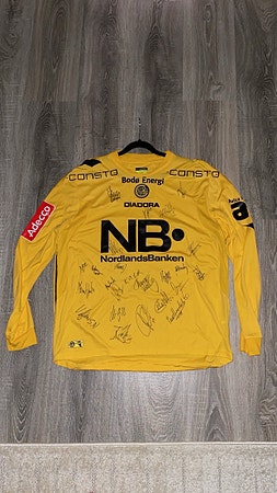 Diadora Bodø/Glimt fotballdrakt m/signaturer fra 2011