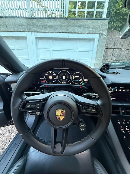 Porsche Taycan 20 of 22