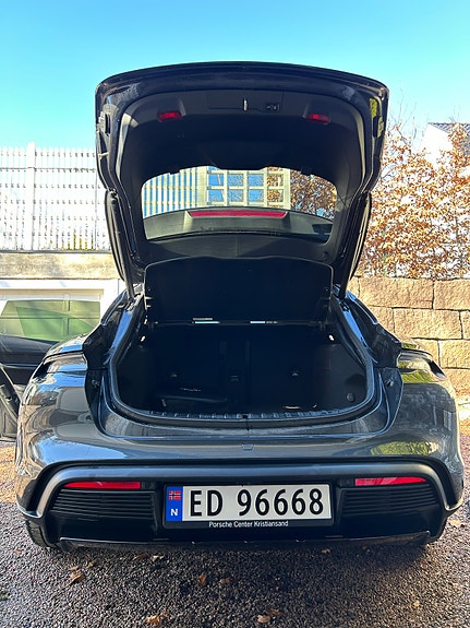 Porsche Taycan 5 of 22