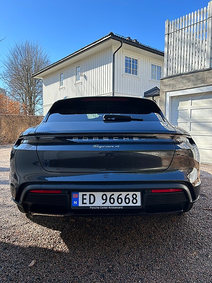 Porsche Taycan 7 of 22