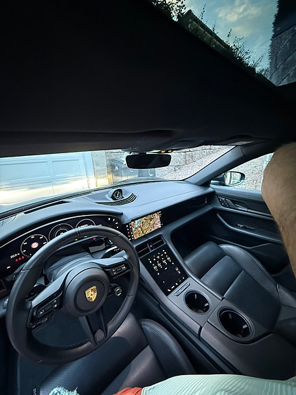 Porsche Taycan 14 of 22