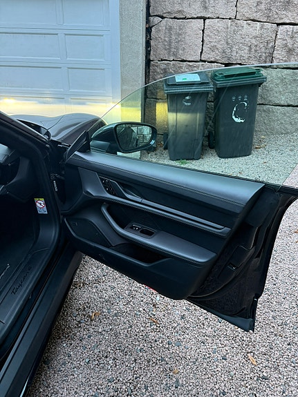 Porsche Taycan 13 of 22