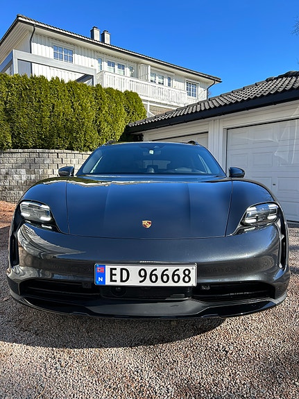 Porsche Taycan 3 of 22