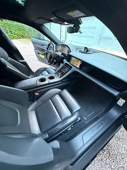 Porsche Taycan 12 of 22