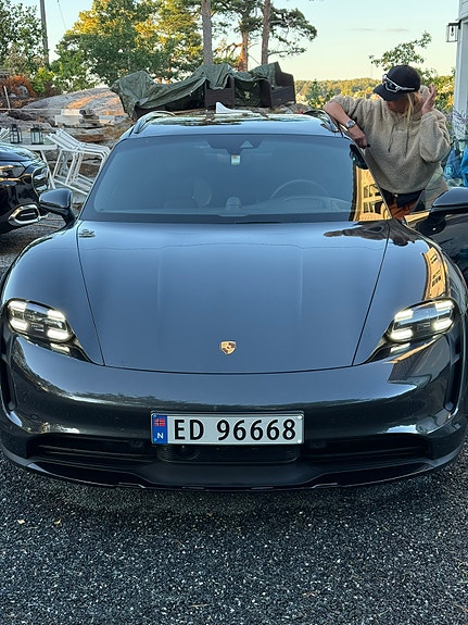Porsche Taycan 22 of 22