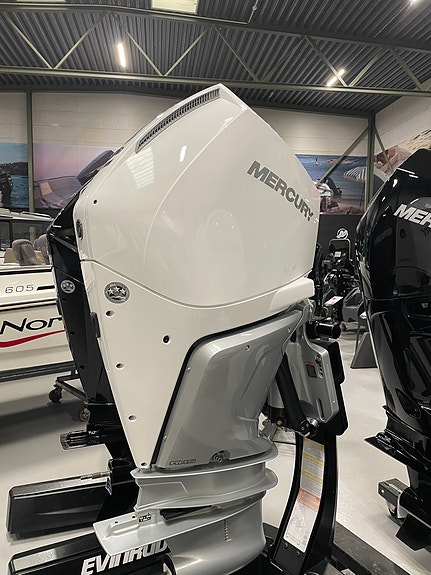 Mercury 300 Verado V8 XL hvit - UTSTILLINGSMODELL!