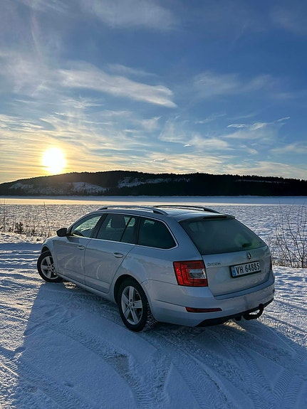 Skoda Octavia 2 of 5