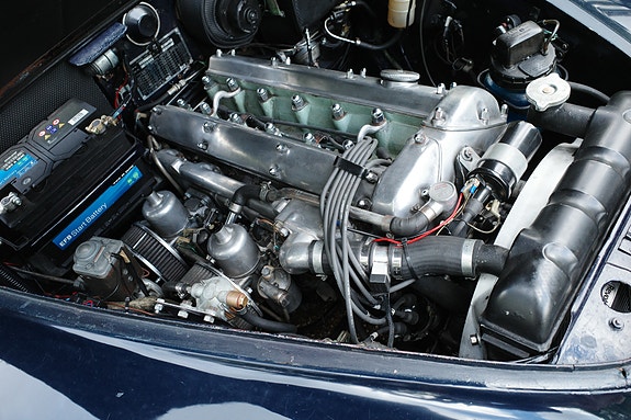 Jaguar S-TYPE 8 of 12