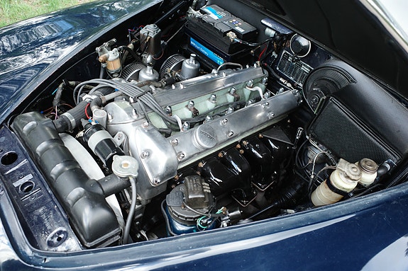 Jaguar S-TYPE 7 of 12