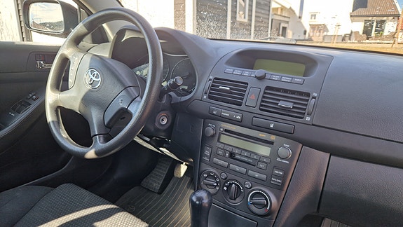 Toyota Avensis 5 of 5