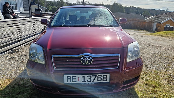 Toyota Avensis 2 of 5