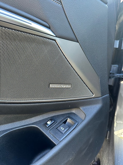 BMW 330e 18 of 27