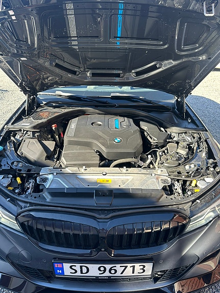 BMW 330e 24 of 27
