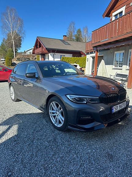 BMW 330e 2 of 27