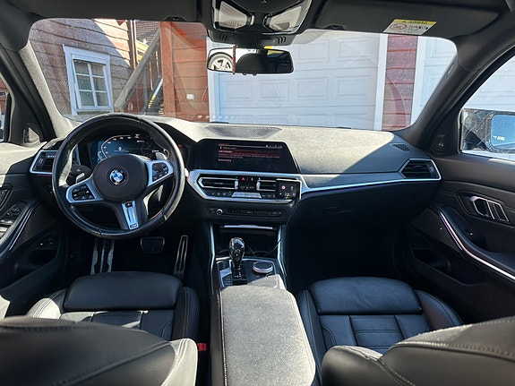 BMW 330e 20 of 27