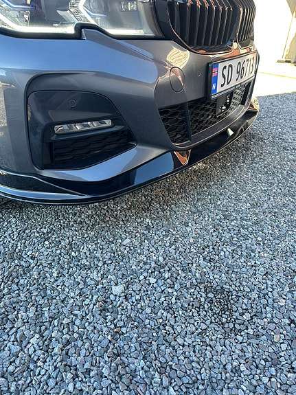 BMW 330e 25 of 27