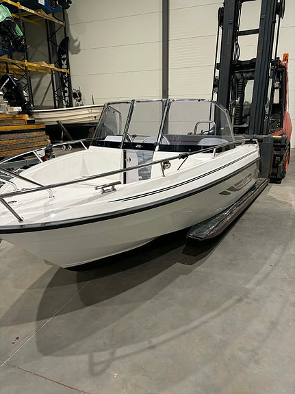 HR480BR med Suzuki DF60