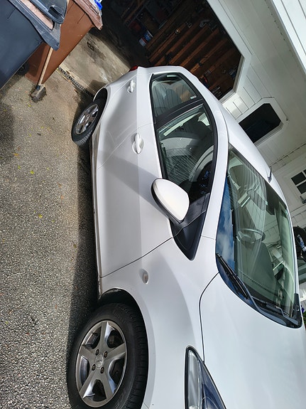 Mazda 2 3 of 5