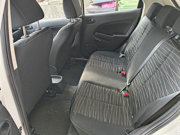 Mazda 2 4 of 5