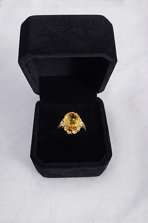 Vintage ring i 585 gull med stor citrin