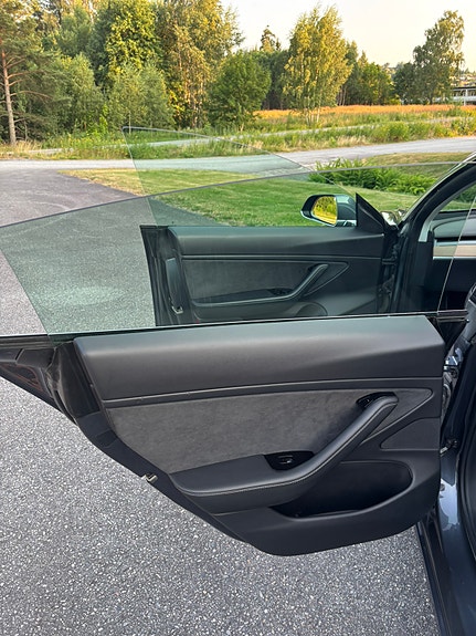 Tesla Model 3 20 of 25