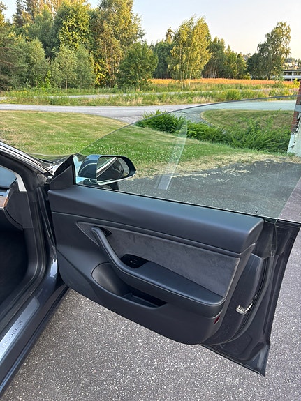 Tesla Model 3 18 of 25