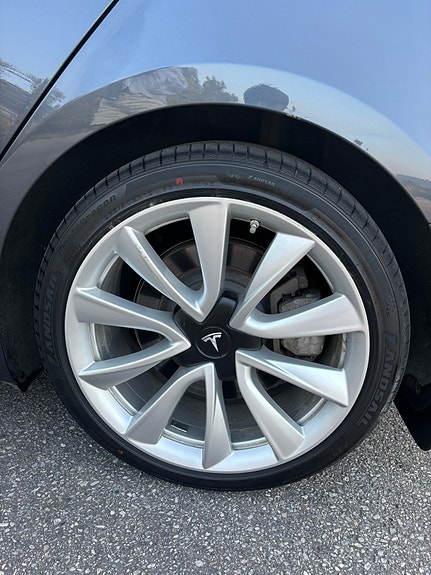 Tesla Model 3 22 of 25