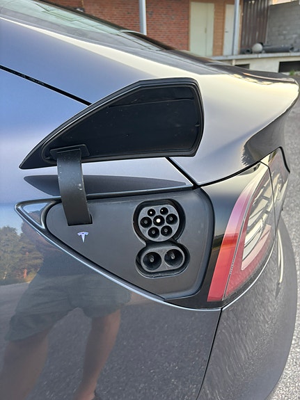 Tesla Model 3 21 of 25